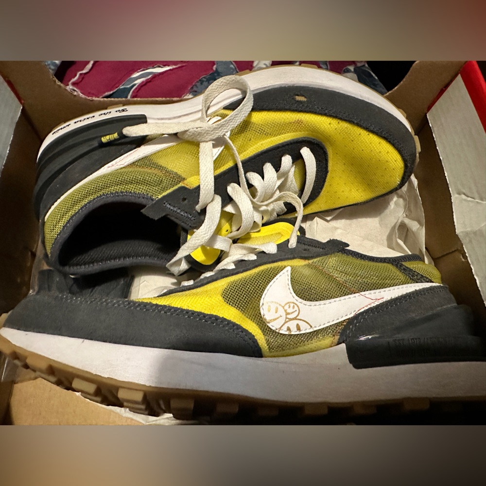 Cute smiley face Nike sneakers “New with box”